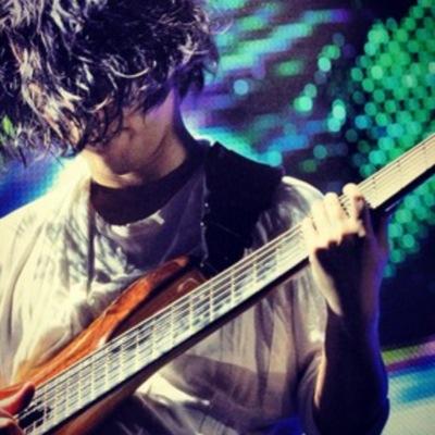 radwimpsのベースです
official