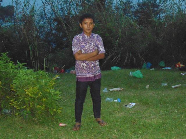 TTL:Lubuk dalam, 20 january             Agama: Kristen protestant.   MARGA: SINAGA SUKU: BATAK TOBA & BATAK SIMALUNGUN. FANS CLUB: REAL MADRID (MADRIDISTA)