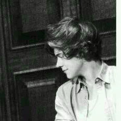 I gave you a free follow so now please follow @Harryftvibes or i'll unfollow you.