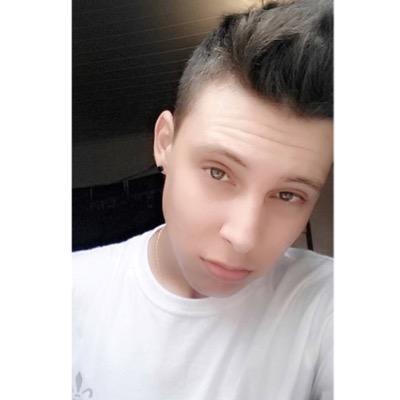 Não sou sua fã porque sou feliz, sou feliz porque sou sua fã..