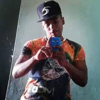 quem tanto anda um dia chega