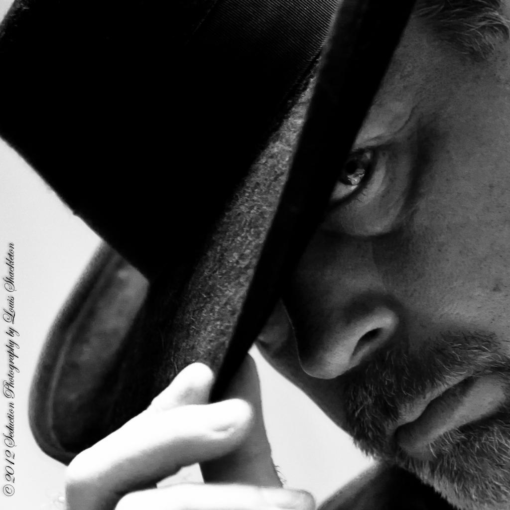 Photographer with a B.S. in Biology from UNCW. I shoot birds, art, events, portraits, and boudoir. The racy stuff is at http://t.co/HsCcILbMns