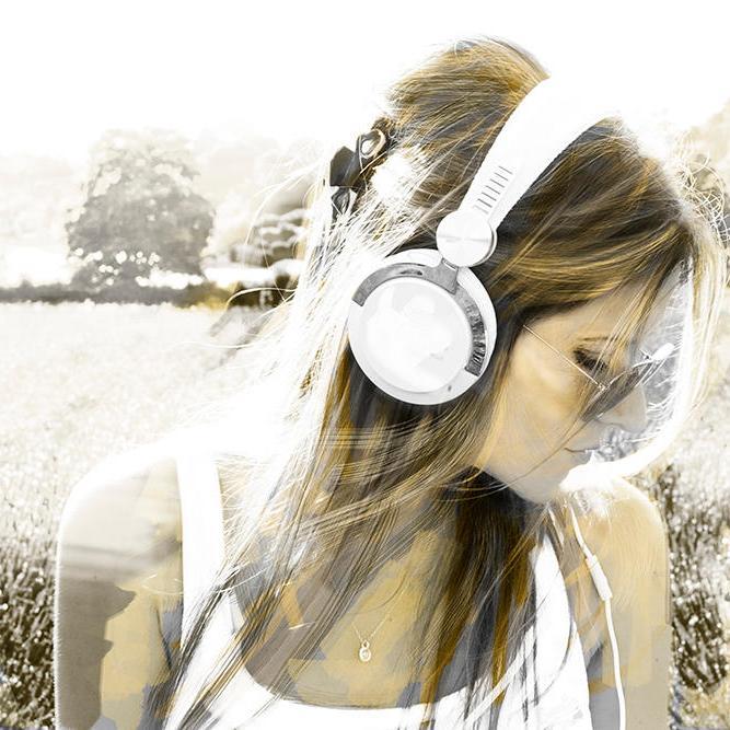 Singer | Song Writer | Producer | Website: http://t.co/wGYK0rEyre Email:ola@olamusic.com |'Silence is the space in which music happens'