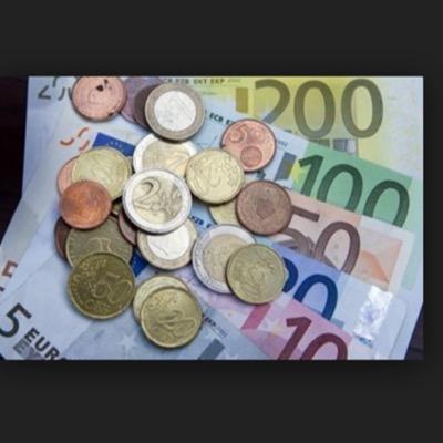 parie principalement le foot et le tennis , besoin d'avis venez en DM , parions et gagnons ensemble  ⚽