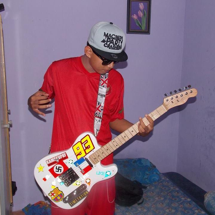 follow my twitter : @ImamSykes_ and add my fb : https://t.co/s5bcExJIBw & https://t.co/uV3lp40aLV