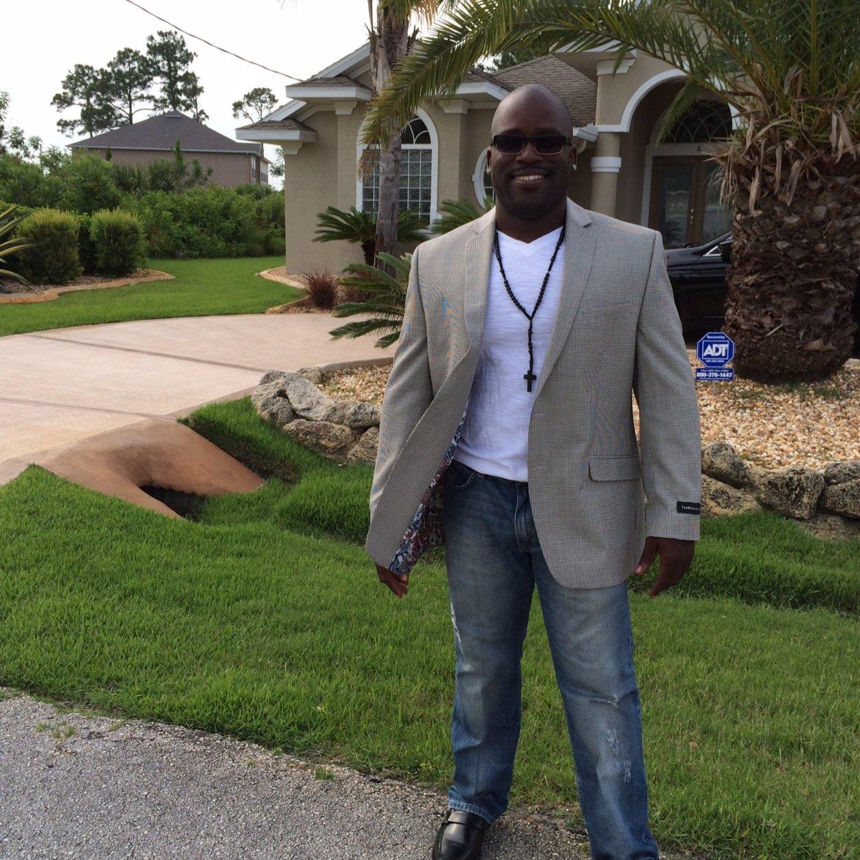 ogilyard's profile picture. One must step outside of their comfort zone to make something extraordinary become history! I'm all in, but don't watch me - instead JOIN my culture! LEGGO!!!