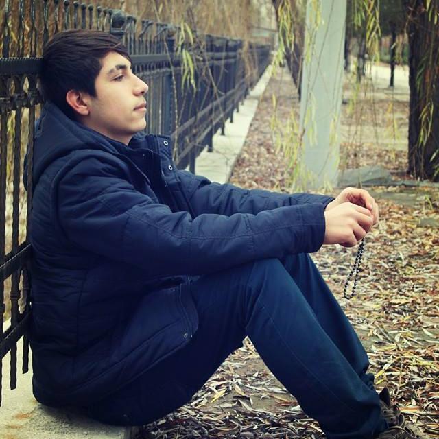 Yaş=16 Galatsaraylıyım :) Müzik dinlemeyi severim, Gitar çalıyorum...