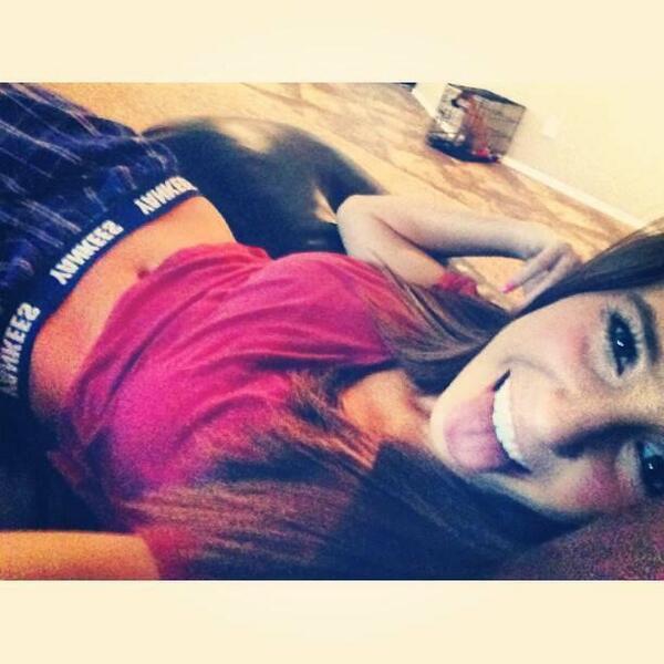 tweet me 'hi mami' if you see this