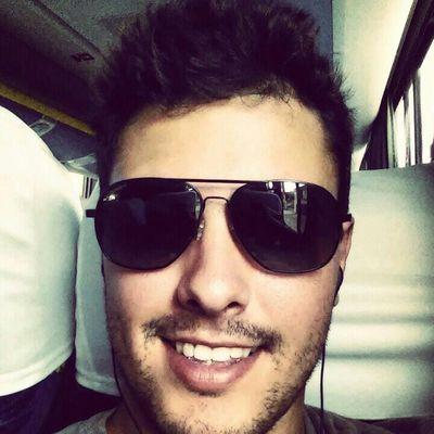 Mineiro, 20, da roça, jeito bruto de ser, futuro arquiteto e urbanista, violeiro nas horas vagas, Deus na frente sempre