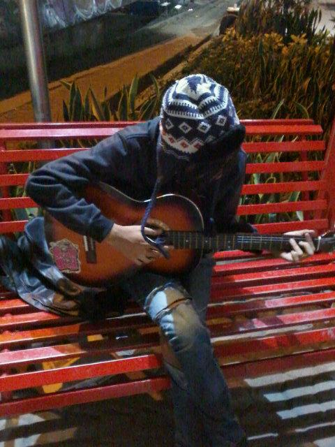 Manusia DiBalik Kaca || MC || Facter || Author || Amateur Singer and Band Manager || Public Relation on L.I.M.I.T Official ||