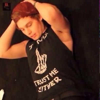 PLEASE follow @stressed5sos!! she follows back 100%