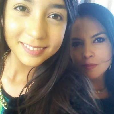 hola tengo 16 años :3 Ojo verde/Cafes nadie me quiere solo juegan conmigo u-u Parte de Lokuelandia Y Belieber/directioner :3 :3