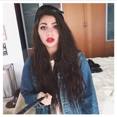Hello soyez gentil s'il vous plait lol askip je suis une rebelle