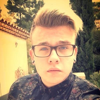 Salut moi c'est valentin 18 ans de Marseille !