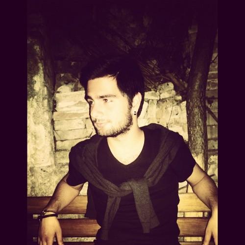 Deme dostuna, der dostuna. Bir g�n olur tuz basarlar postuna.