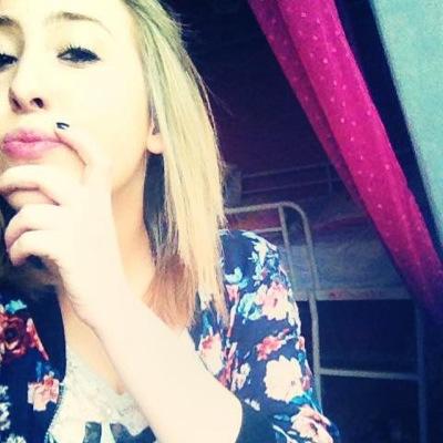 Mon snap- sydneey.59 Mon Facebook- Sydney Messiaen. ✋