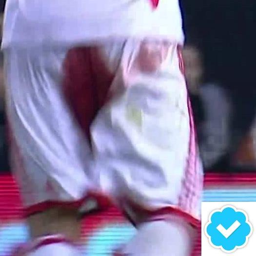 Twitter Oficial de la sangre en el pantalon de Leonardo Ponzio