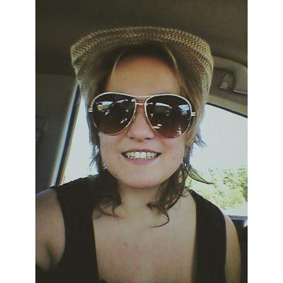I'm 19 and living life!!* ♡|| ☆BeLiEBeR☆