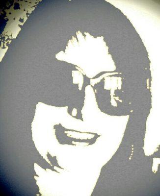 marisehe's profile picture. Quizá cansada del camino... un tanto herida... Pero, sacudo el polvo del camino andado... Y sigo adelante