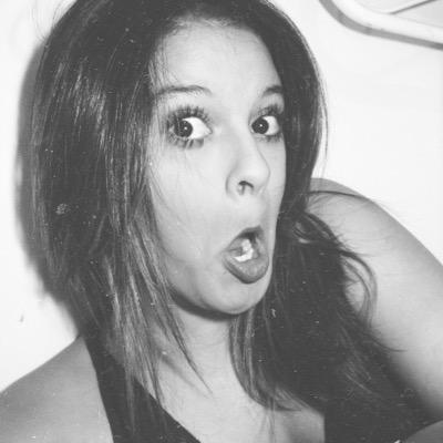 18 anos com cara de 81 e mau humor de decadas passadas...