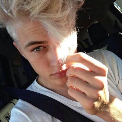 «I'm getting sick and tired of hating what I've become, it's getting worse every day I spend all alone.»