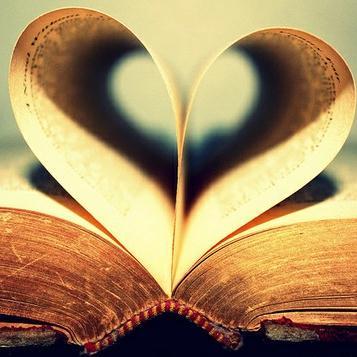 Maker of books for @RookerOnline, @seanflanery & @wwwbigbaldhead. Can be found fumbling around on here at @Paige_Eh