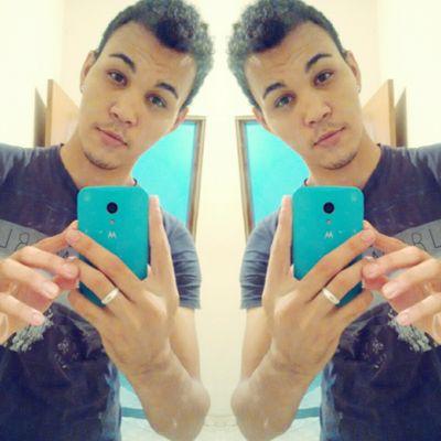 Divertido, Amigo, Complicado Prazer Eu :D
Me segue no facebook, sigo todos de volta: 

Link: https://t.co/xsHmOAz1Wf