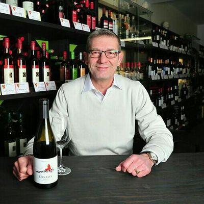 62b3380cc2dd421's profile picture. 