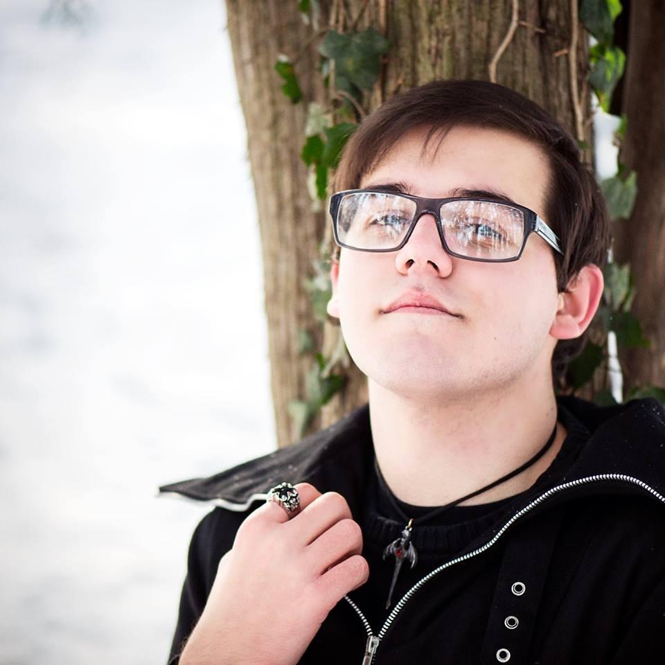 TheValentineR's profile picture. 19. Bibliophile/Musician/Perfectionist/Silly dreamer/Dog-owner/Sapiosexual/Middlesex University student doing the Popular music course.