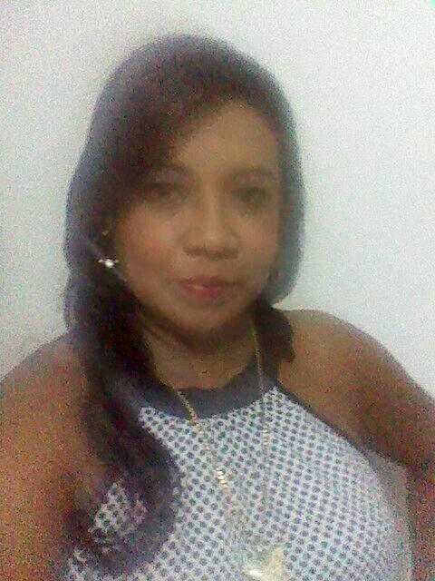 De tu mano señor, no me sueltes nunca.
No tengo todo calculado ni mi vida resuelta, solo tengo esta bella sonrisa y quiero una de vuelta...