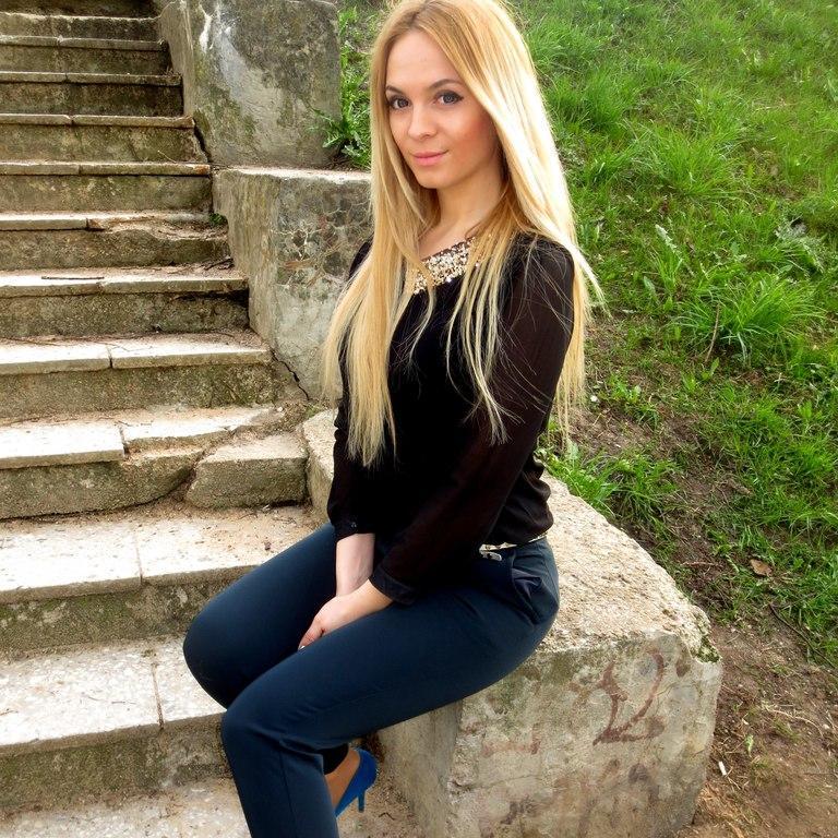 carolinerosses's profile picture. Financial aid and protection.