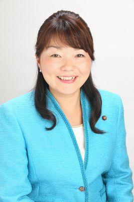 日本共産党市議会議員のこんの英子です。子どもからお年寄りまで安心して暮らせる、川越市を目指して今年も頑張ります！＼(^o^)／家族は夫、娘、息子の4人家族です。