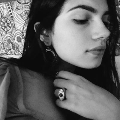 micaelacastll's profile picture. 