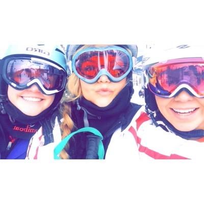 cait_kearney's profile picture. 