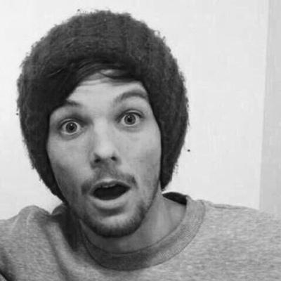 follow @zaylours @wwanights and @flawlessniaII pleaseeee