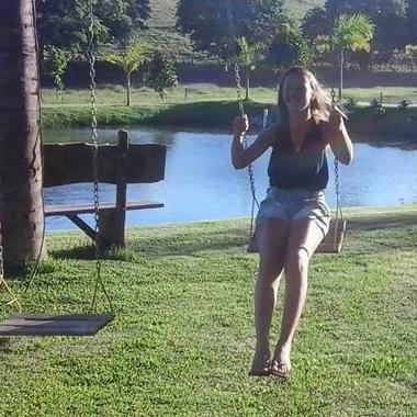Flamenguista, Católica e é claro, fã de @ivetesangalo *----------* ahahahaha