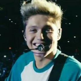 follow @sugarcakeshoran if you love niall & bc free follow