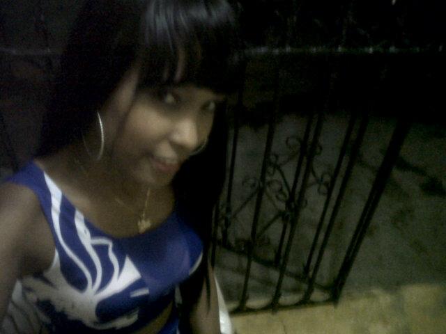 soy simpatica ,me gusta compartir con mis amigo .solo sigueme y de una vez te sigo -Graciss :$