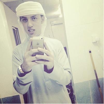 الحٌحٌبّ ليسَ مَن هِوٌاياتي لكَِكَن عَندِما  ارىَ مَن يَسّتِحقهہَ افديَهہ بِروحي