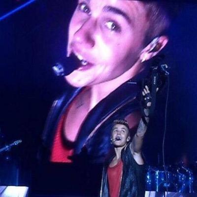 The best day of my life when I saw @justinbieber in live 29-10-2013 COLOMBIA Unconditional support For my idol bieber.BELIEBER Up to the death