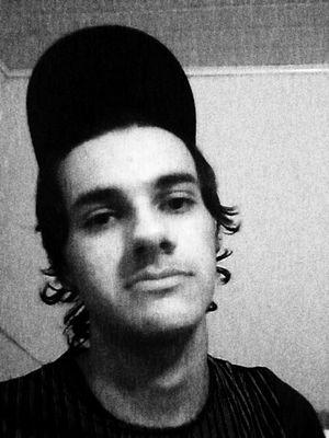 Fan de Rock, torcedor do Patriots e louco pelo Corinthians. (membro do @ClubeFollowBack)