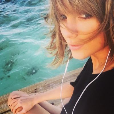 i saw taylor on vacation once and i'm still recovering - gay for TS straigt for MGC