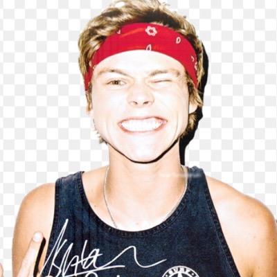 my chances with ashton is smaller than a inch woarm~