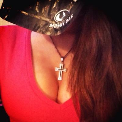 Country girl from Western Pennsylvania. 24. Avi is me.
