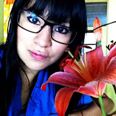 SONRIO Aunqe la vida me golpee SUEÑO porq soñar no cuesta nada LLORO Porq llorar purifica mi alma iii alivia mi ♥ AMO Porq amar es vivir