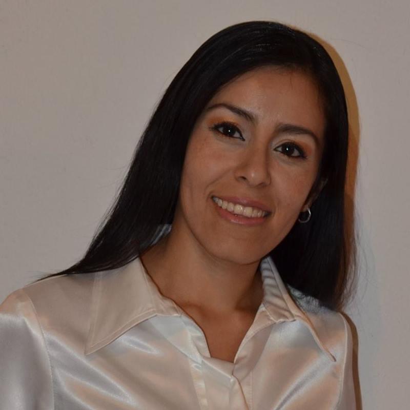 Maestra en Ciencias Penales y Criminalística por la Barra Nacional de Abogados. Jazz, Blues, Rock y Nadia Comăneci; además, leo a Noam Chomsky, Juan Rulfo, etc.