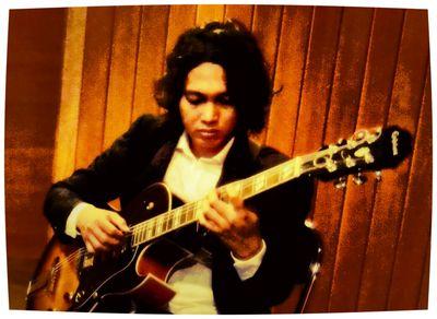 Musician, Guitarist, Guitar Instructor.
  (erezapalit@yahoo.com)