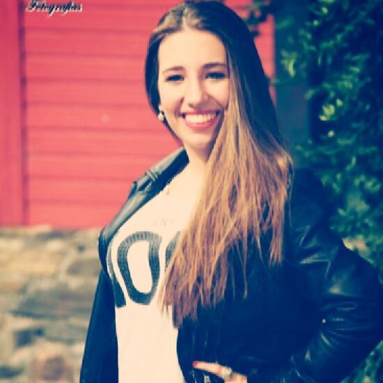 buena persona, medio loca y divertida♥