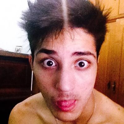 16, músico, canceriano.