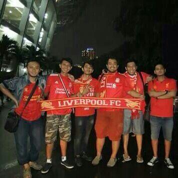Allah SWT| Al-Quran is my guide| Prophet Muhammad SAW is my role model| and Don't take it too seriously. Serius itu Hanya Ijab Kabul 
#YNWA#